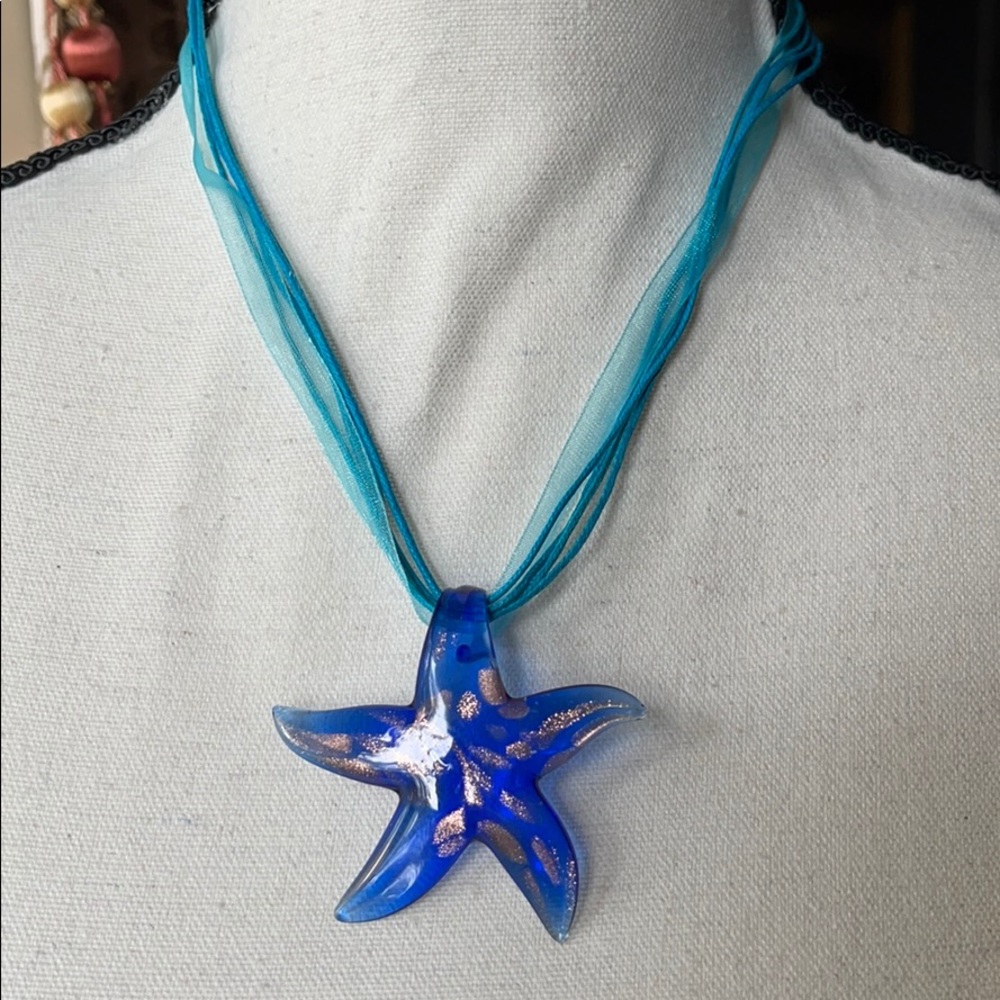 NWOT Glass pendant necklace